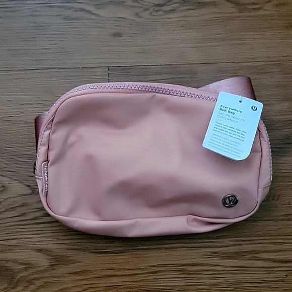 NWT Lululemon Belt Bag - Picture 2 of 4